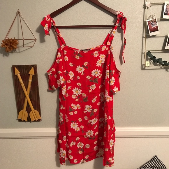 Forever 21 Dresses & Skirts - NWT Daisy Off the Shoulder Dress